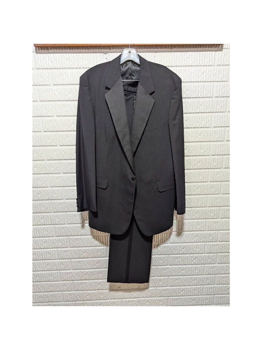 No Brand Made In Hungary Men's Black Wool Formal Tuxedo Size 46L Excellent Condi